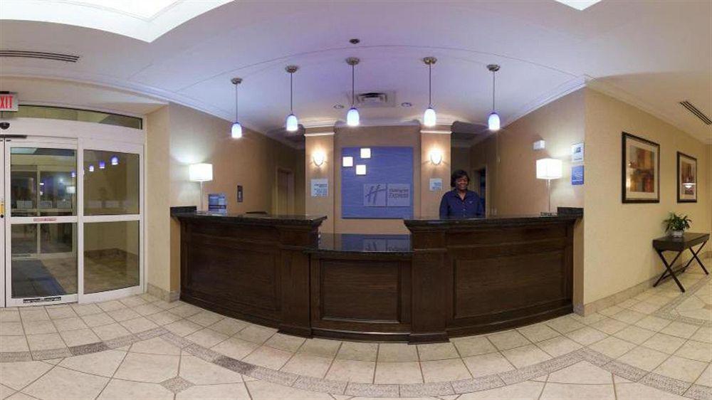 Holiday Inn Express Hotel & Suites Dublin By Ihg Eksteriør billede