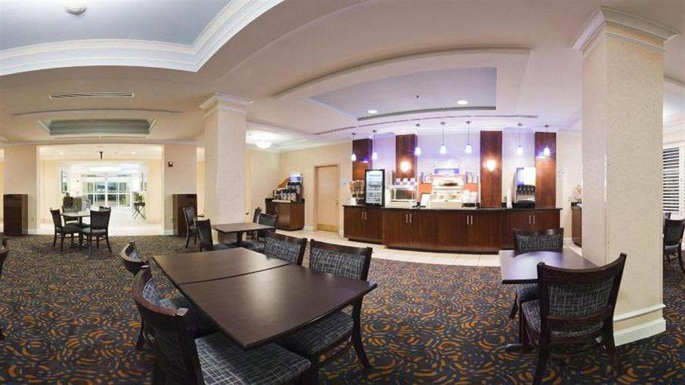 Holiday Inn Express Hotel & Suites Dublin By Ihg Eksteriør billede