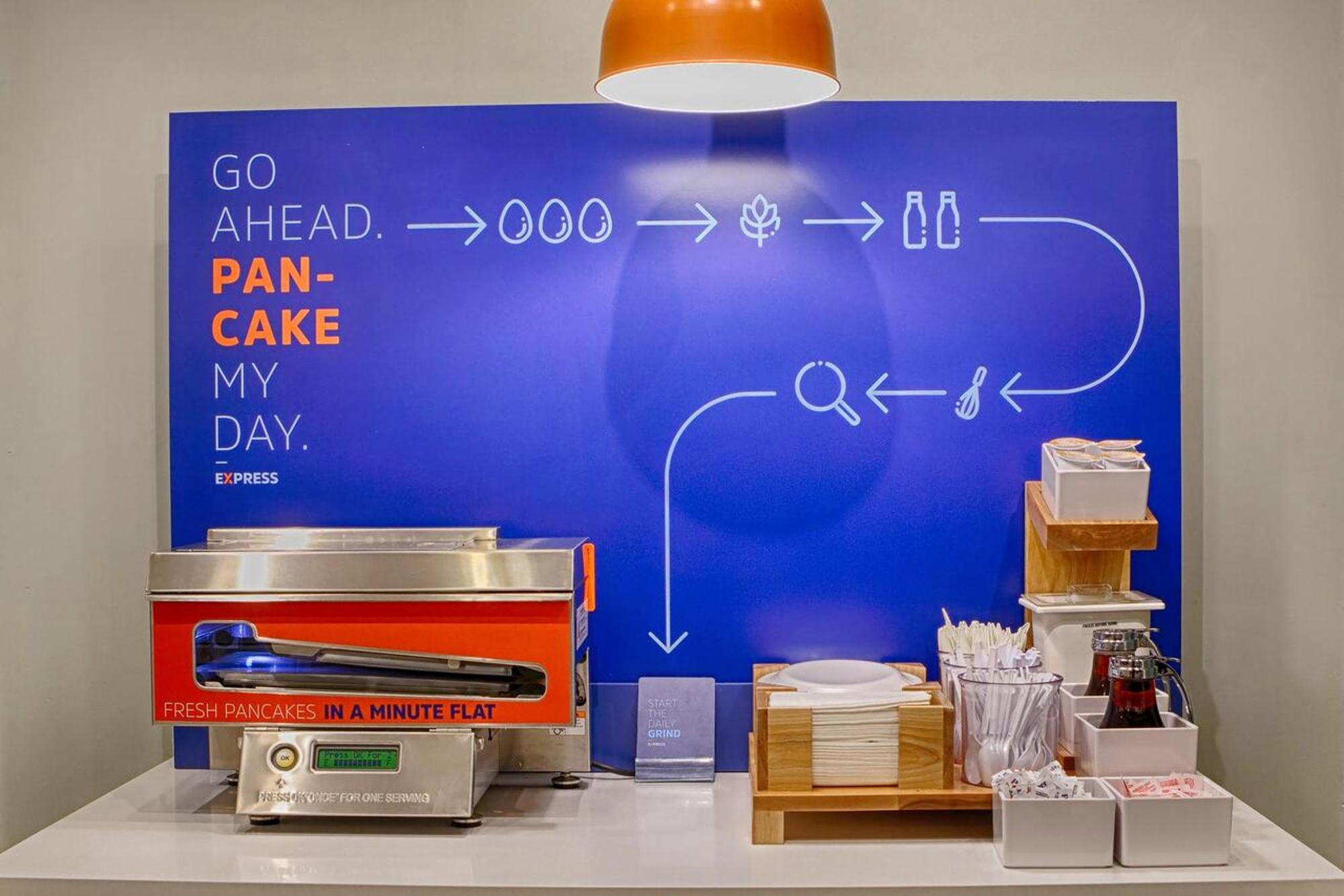 Holiday Inn Express Hotel & Suites Dublin By Ihg Eksteriør billede