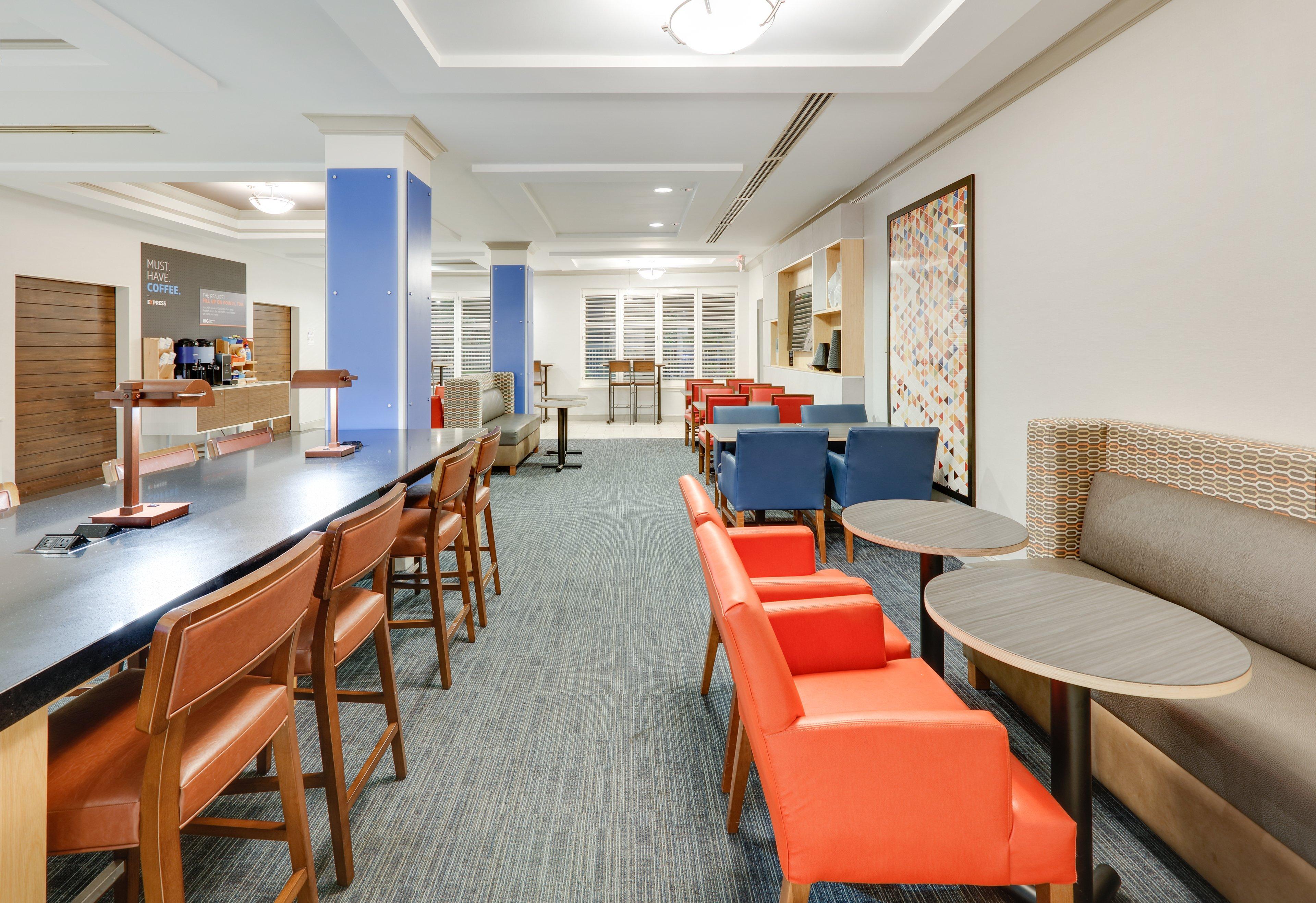 Holiday Inn Express Hotel & Suites Dublin By Ihg Eksteriør billede