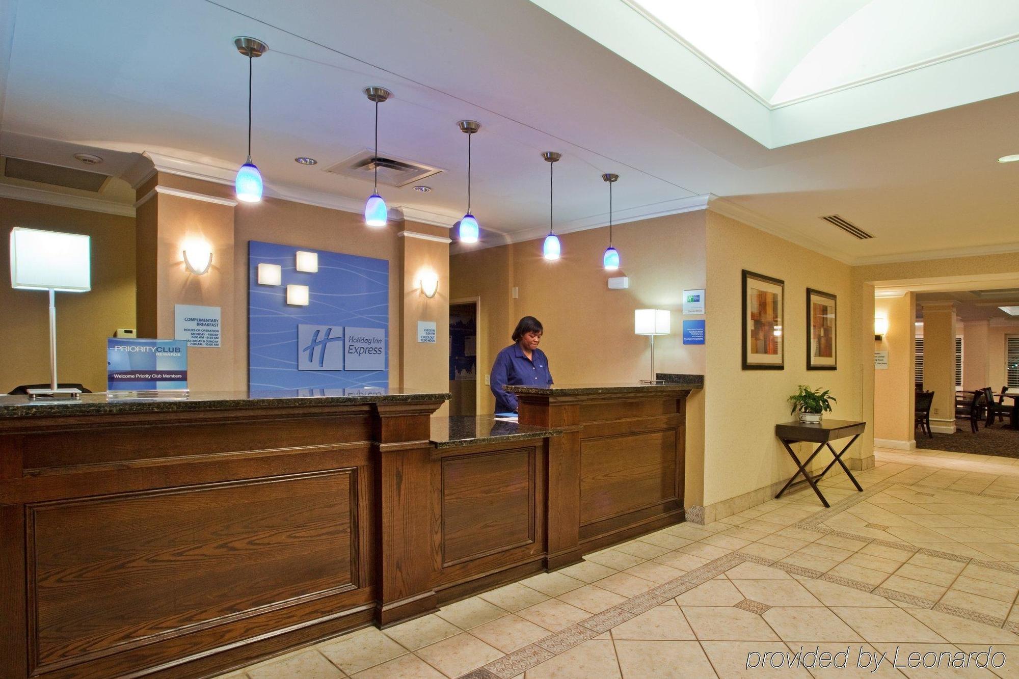 Holiday Inn Express Hotel & Suites Dublin By Ihg Eksteriør billede