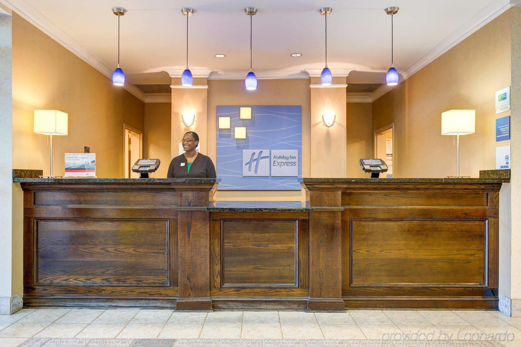 Holiday Inn Express Hotel & Suites Dublin By Ihg Eksteriør billede