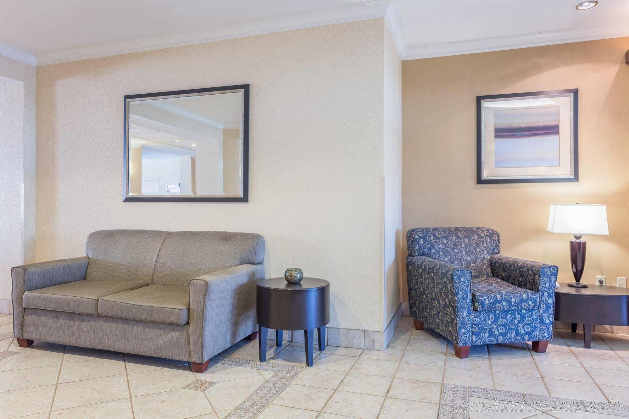 Holiday Inn Express Hotel & Suites Dublin By Ihg Eksteriør billede