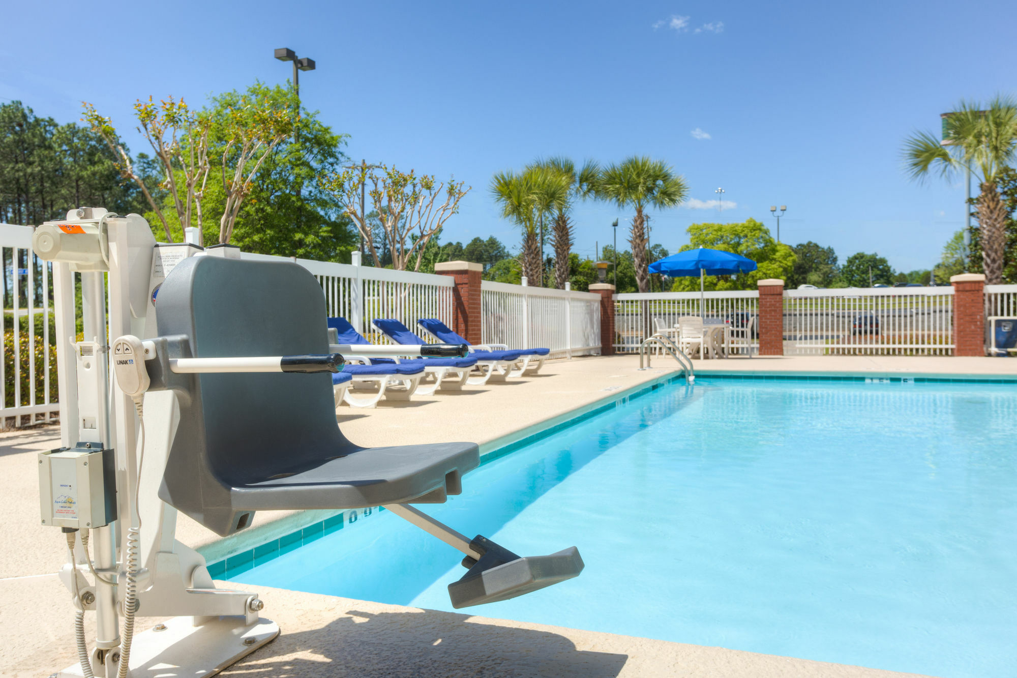 Holiday Inn Express Hotel & Suites Dublin By Ihg Eksteriør billede