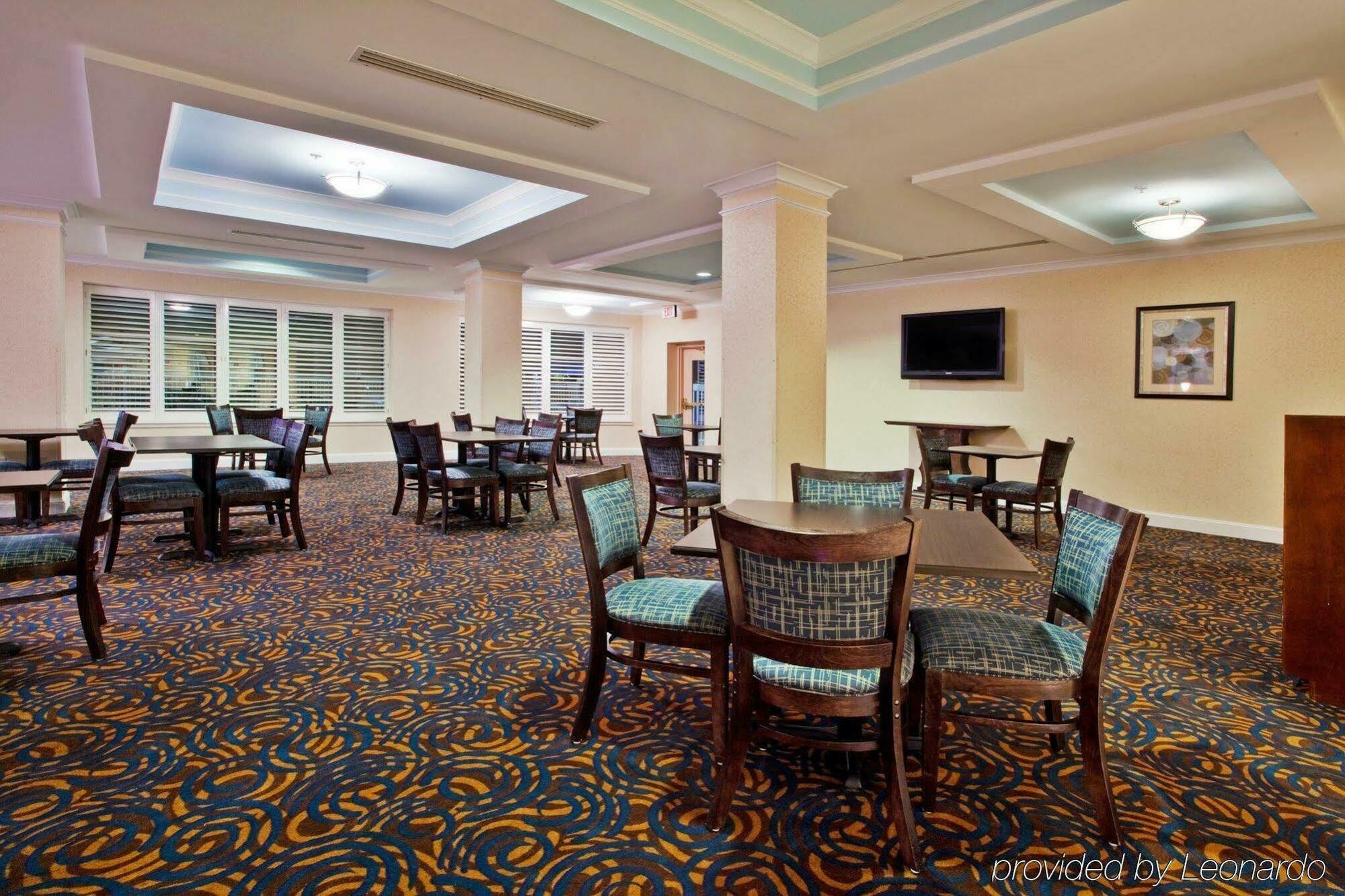 Holiday Inn Express Hotel & Suites Dublin By Ihg Eksteriør billede